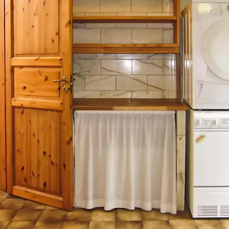 4 Bedroom Beautiful In Prázdninový dům *