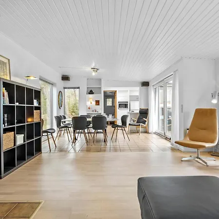 4 Bedroom Beautiful In *