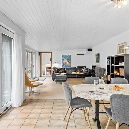 4 Bedroom Beautiful In